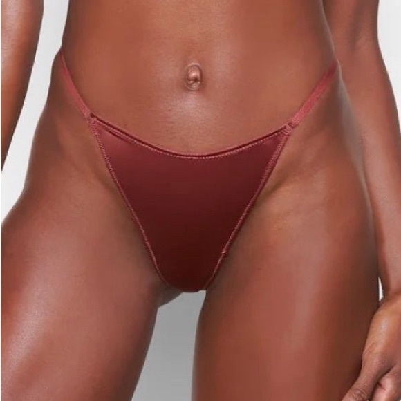 SKIMS Stretch Satin Dipped T-String Thong in Berry - Picture 6 of 7